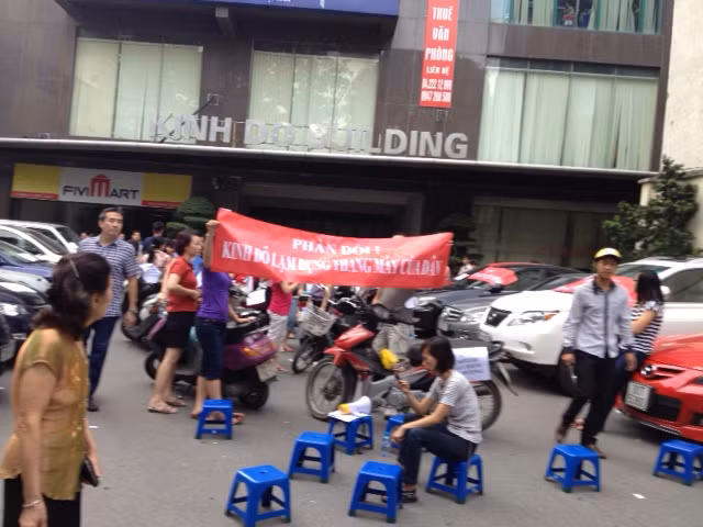 Cư dân 93 Lò Đúc phản ứng sự việc có người lạ mặt vào khu nhà "đe dọa" một số hộ dân? Cư dân 93 Lò Đúc phản ứng sự việc có người lạ mặt vào khu nhà "đe dọa" một số hộ dân?