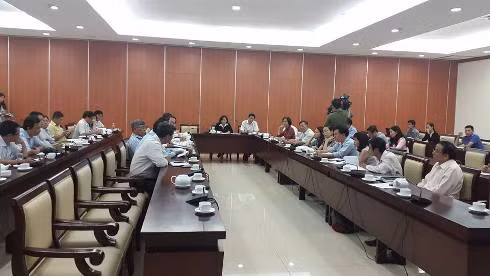 Quang cảnh buổi họp báo giới thiệu hội thảo "TP.HCM 40 năm xây dựng, phát triển và hội nhập" (ảnh: T.Q)