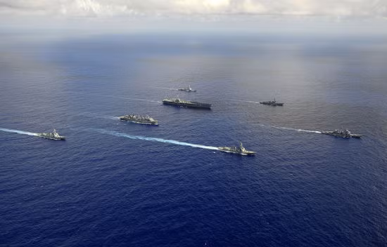 Ấn Độ muốn sở hữu 3 cụm chiến đấu tàu sân bay. Trong hình là cụm chiến đấu tàu sân bay USS John C. Stennis CVN-74 của Hải quân Mỹ