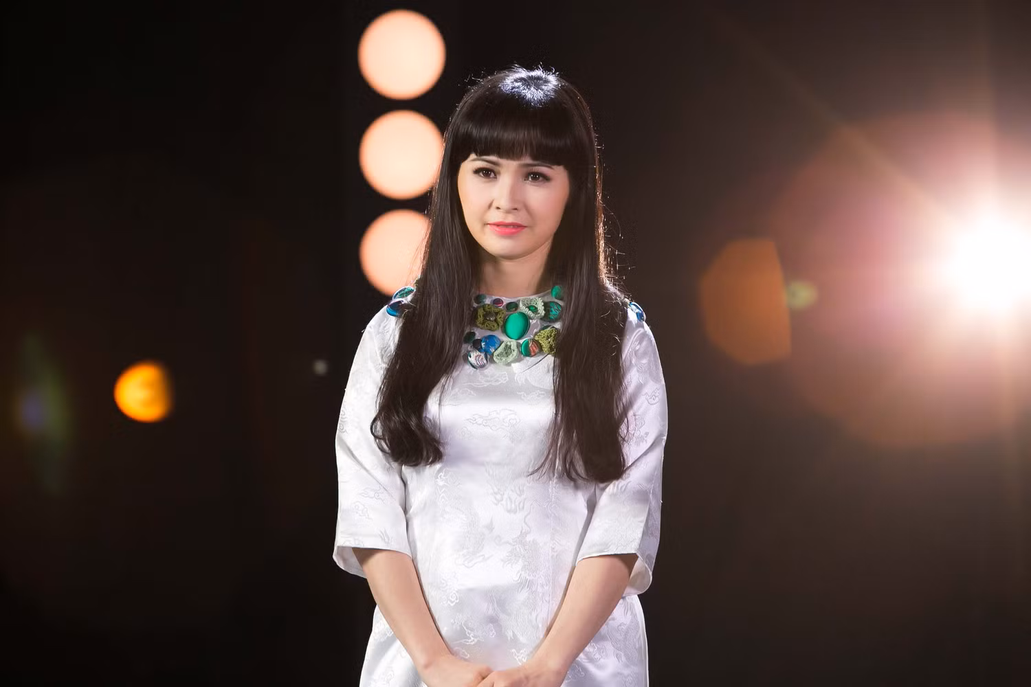 Trang Nhung với giọng hát cao vút, điêu luyện thường được lựa chọn thể hiện đa phần những tác phẩm mang âm hưởng dân gian đương đại, truyền thống.