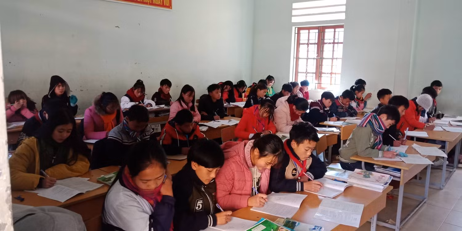 Giờ học trên lớp của học sinh cũng được đảm bảo đủ ấm. Giờ học trên lớp của học sinh cũng được đảm bảo đủ ấm.