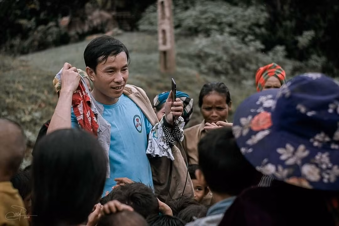 Tấm lòng của Thầy giáo Lý Chí Thành là cho đi mà không mong nhận lại. Ảnh: NVCC