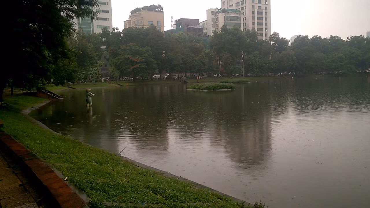 Hồ Thiền Quang, nơi được cho là cô giáo H.M đòi tự tử. (Ảnh: LC)