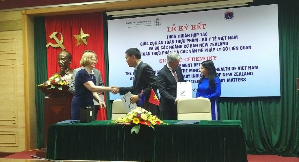 Việc ký kết này được kỳ vọng sẽ đem lại lợi ích cho cả 2 bên trong các lĩnh vực chăm sóc sức khỏe nhân dân. (Ảnh: Lại Cường)