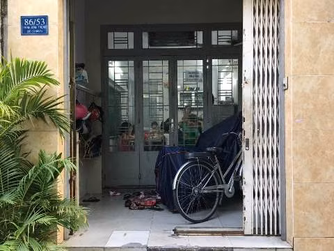 Hoạt động dạy thêm tiểu học diễn ra tại nhà 86/53 Trịnh Đình Trọng chiều 20/4 (Ảnh: P.L) Hoạt động dạy thêm tiểu học diễn ra tại nhà 86/53 Trịnh Đình Trọng chiều 20/4 (Ảnh: P.L)