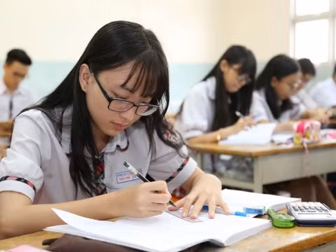 Học sinh TP.HCM trong giờ học môn Toán ở tại lớp (ảnh minh họa: báo TN) Học sinh TP.HCM trong giờ học môn Toán ở tại lớp (ảnh minh họa: báo TN)