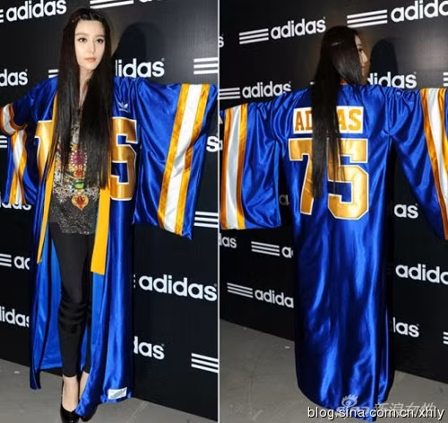 Phạm Băng Băng với tư cách là người đại diện của hãng Adidas trong chiếc áo choàng kết hợp không hề ăn nhập với trang phục bên trong của cô, một chiếc áo thun in hoa và chiếc quần đen bó sát lạc lõng trong chiếc áo choàng màu xanh lam của Adidas.