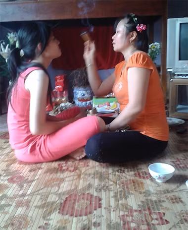 Nhà nghiên cứu công bố 2 video, tố nhiều nhà ngoại cảm lừa bịp ảnh 3 Những cách chữa bệnh kinh dị nhất tại Việt Nam (P3)