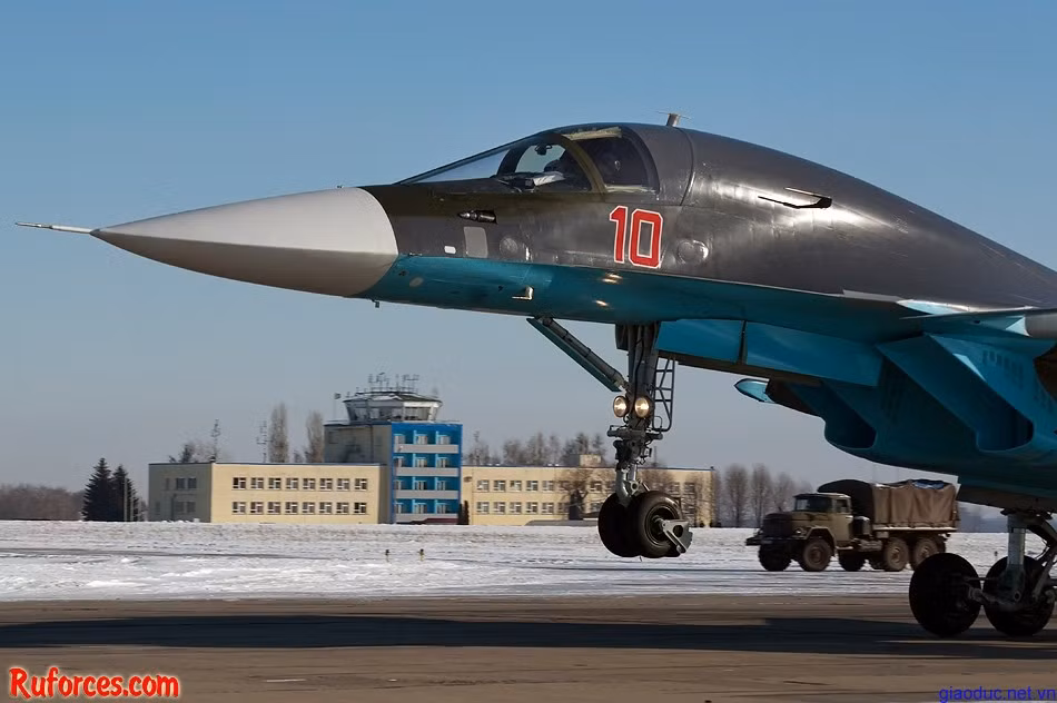 Su-34 của không quân Nga tại căn cứ Lipetsk