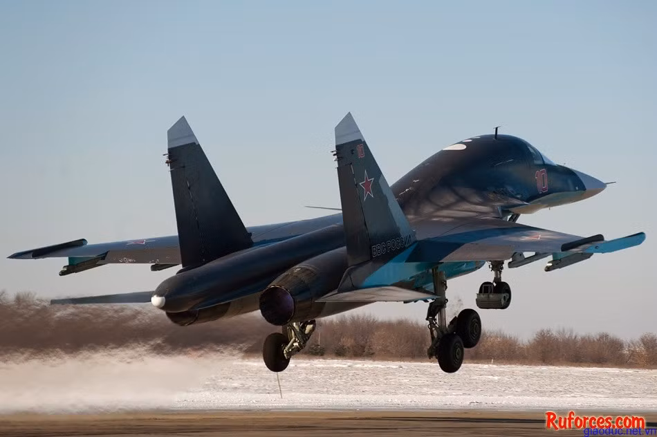 Su-34 của không quân Nga tại căn cứ Lipetsk