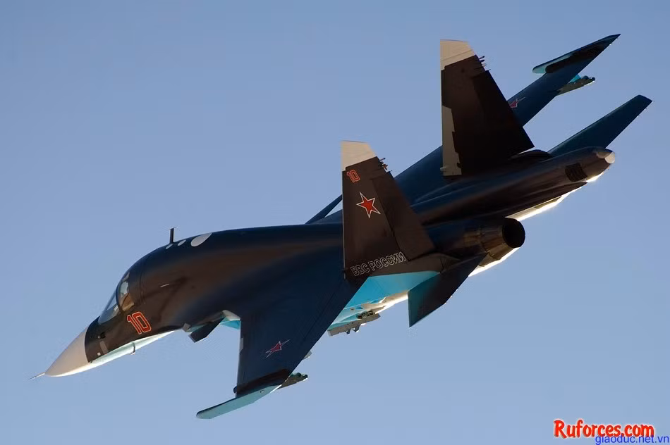Su-34 của không quân Nga tại căn cứ Lipetsk