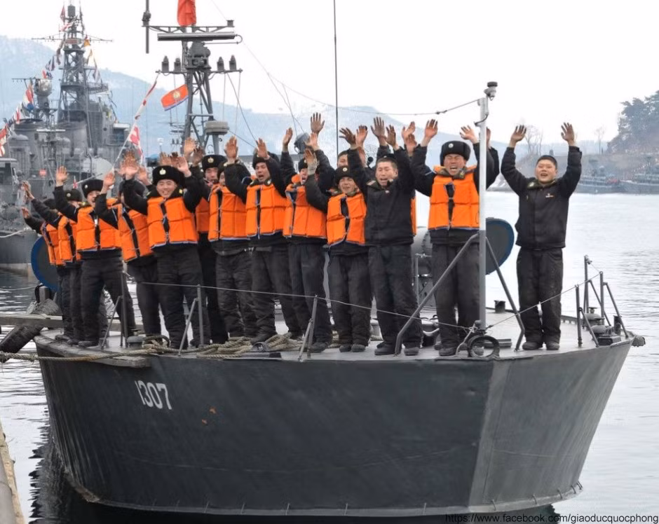 Đại tướng Kim Jong Un tiếp tục có chuyến thăm đến đơn vị hải quân số 790.
