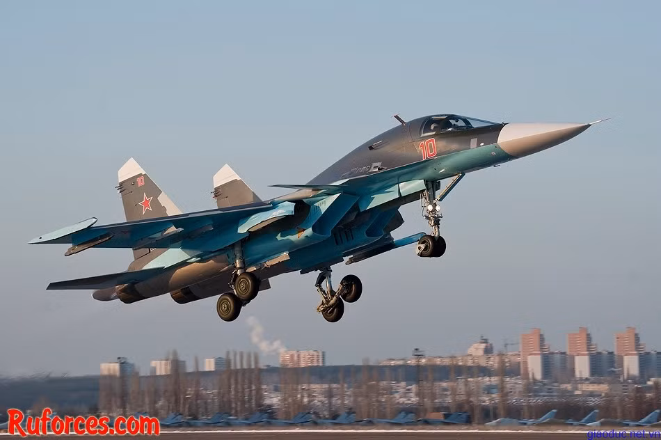 Su-34 của không quân Nga tại căn cứ Lipetsk