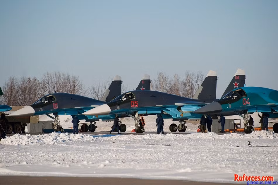 Su-34 của không quân Nga tại căn cứ Lipetsk