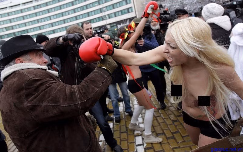 Phong trào FEMEN tại Sofia, Hungary Phong trào FEMEN tại Sofia, Hungary