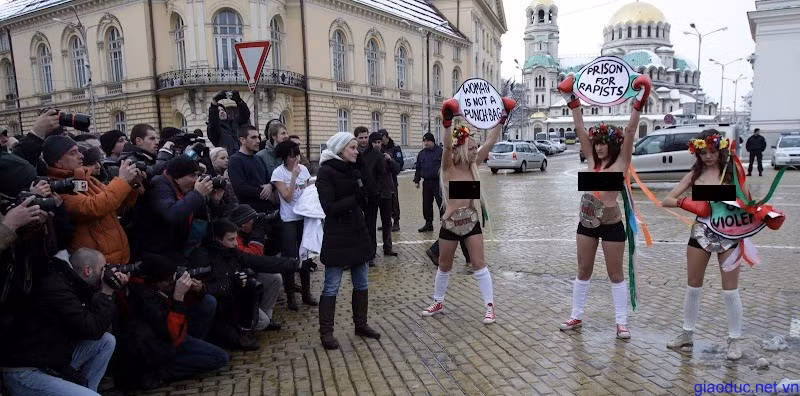 Phong trào FEMEN tại Sofia, Hungary Phong trào FEMEN tại Sofia, Hungary