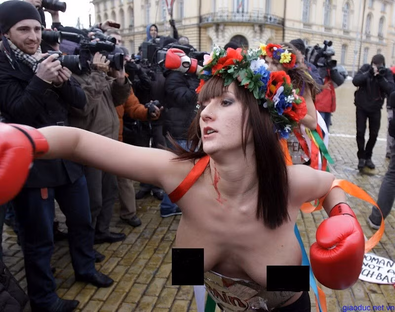 Phong trào FEMEN tại Sofia, Hungary Phong trào FEMEN tại Sofia, Hungary