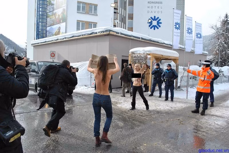 Phong trào FEMEN tại Davos, Thuỵ Sỹ Phong trào FEMEN tại Davos, Thuỵ Sỹ