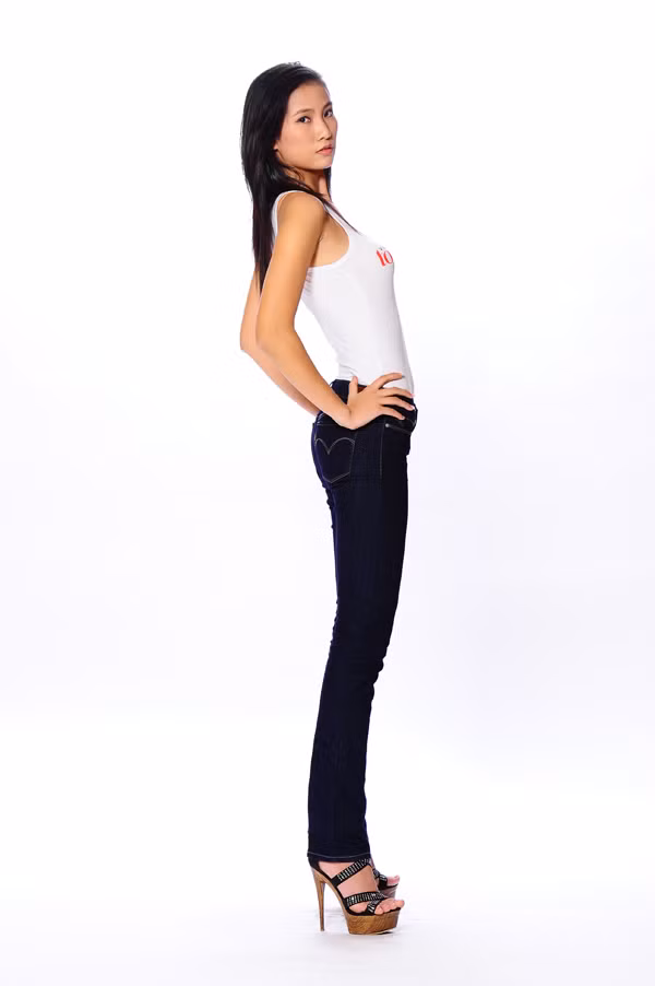 Lưu Khánh Linh 18 tuổi.