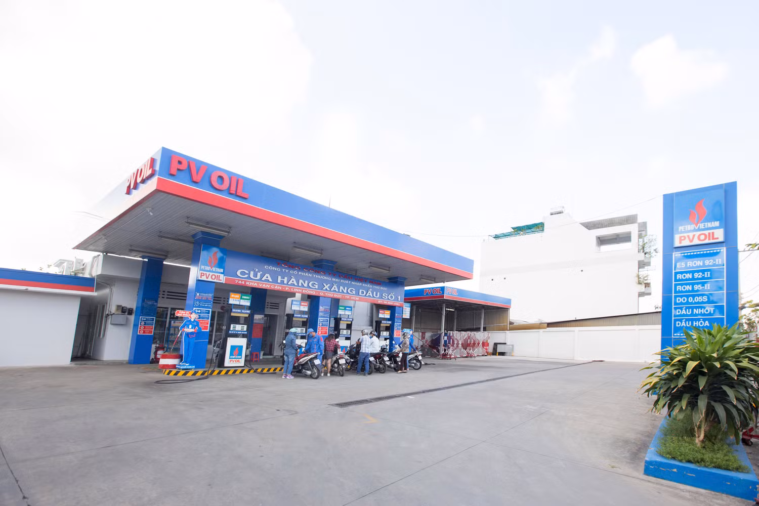 PVOIL có giá khởi điểm là 13.400 đồng/cổ phần và được bán theo phương thức đấu giá công khai. Ảnh: PVOIL