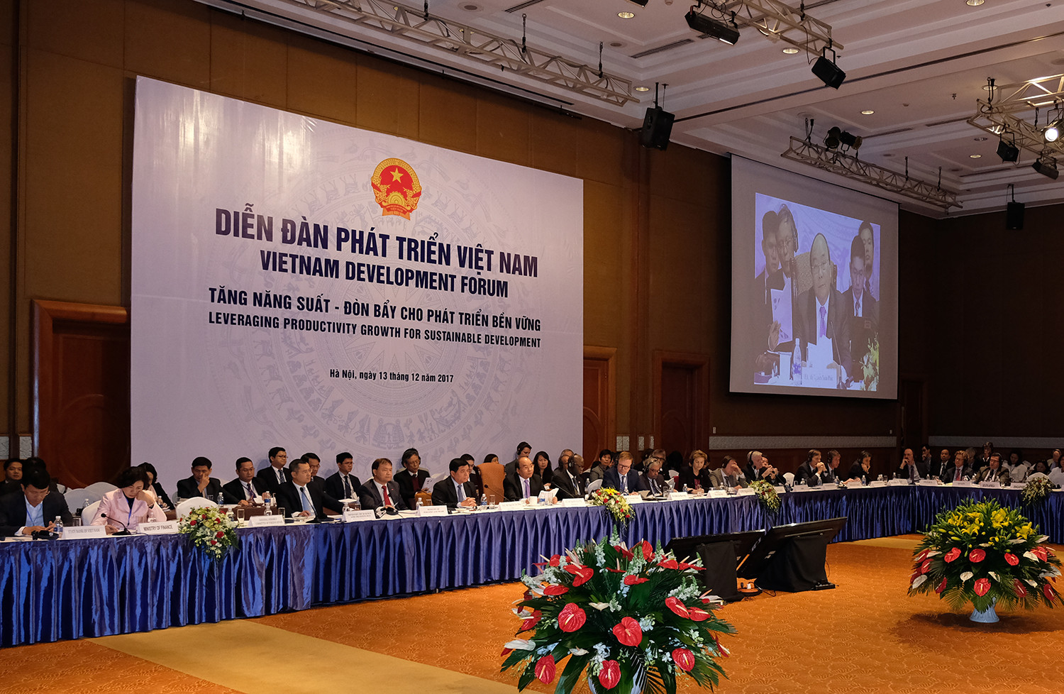 Chủ đề Diễn đàn năm nay là “Tăng năng suất, đòn bẩy của tăng trưởng bền vững”. Ảnh: Chinhphu.vn Chủ đề Diễn đàn năm nay là “Tăng năng suất, đòn bẩy của tăng trưởng bền vững”. Ảnh: Chinhphu.vn