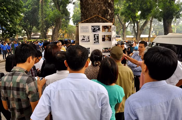 Bộ ảnh quý của nhà giáo Lưu Đức Ngò về Đại tướng Võ Nguyên Giáp và quân dân trong chiến dịch “Điện Biên Phủ – 1954) đã được giới thiệu cho mọi người trong lễ tang Đại tướng. Bộ ảnh quý của nhà giáo Lưu Đức Ngò về Đại tướng Võ Nguyên Giáp và quân dân trong chiến dịch “Điện Biên Phủ – 1954) đã được giới thiệu cho mọi người trong lễ tang Đại tướng.