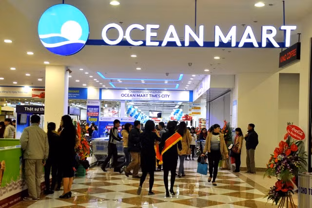 TTTM này còn có các siêu thị điện máy, siêu thị tạp hóa để phục vụ khách hàng.
