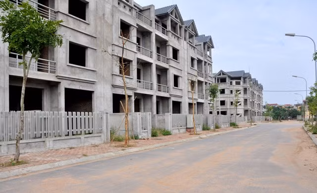 Tuy nhiên, khung cảnh nơi dự án vẫn hoang vu và không bóng người