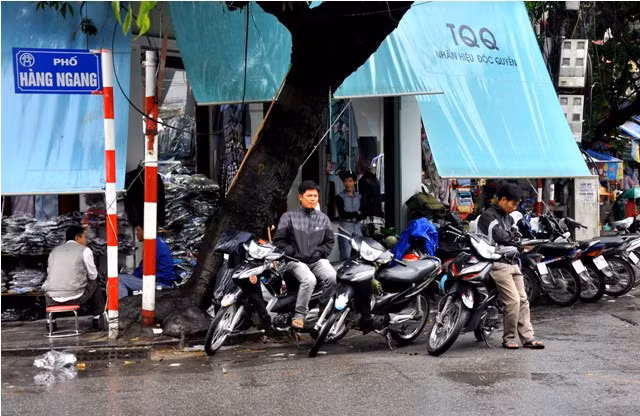 Co ro dưới cái lạnh đầu mùa của những bác xe ôm