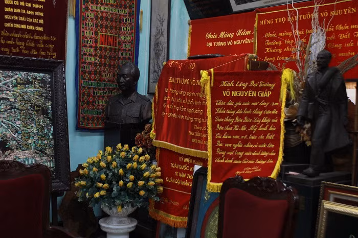 Các bức trướng kỷ niệm của Đại tướng
