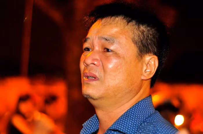Những giọt nước mắt xót thương vô hạn trên khuôn mặt anh Nguyễn Thế Luân (Mỹ Đình, Hà Nội) trước sự ra đi của Đại tướng.