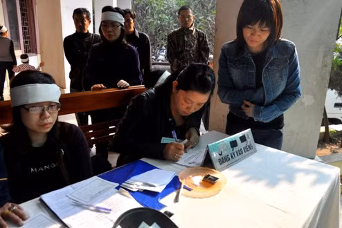 Bàn đăng ký vào viếng