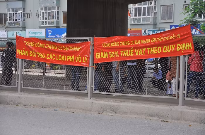 Khách hàng phản đối các khoản thu phí vô lý và yêu cầu chủ đầu tư giảm thuế VAT