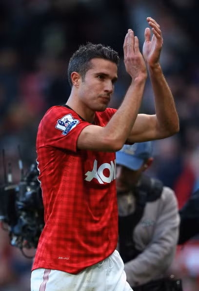 2 bàn thắng của Van Persie và Evra giúp MU không tốn quá nhiều sức để hạ gục Pháo thủ trên sân nhà Old Trafford để leo lên ngôi đầu Bảng xếp hạng Premier League.