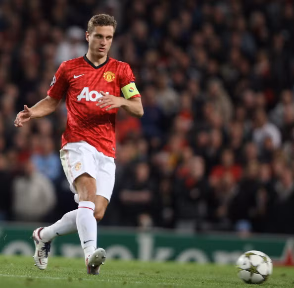 Tin từ Calciomercato.com cho biết, Barca sẽ mua Nemanja Vidic của Man United trong kỳ chuyển nhượng mùa Đông để giải quyết khó khăn nơi hàng thủ.