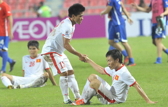 Nhưng thầy trò 'coach' Hùng đã không thể đáp lại kỳ vọng của người hâm mộ. Nhưng thầy trò 'coach' Hùng đã không thể đáp lại kỳ vọng của người hâm mộ.