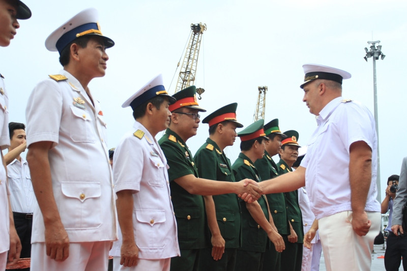 Lễ đón chính thức diễn ra ngay tại cầu cảng Tiên Sa...