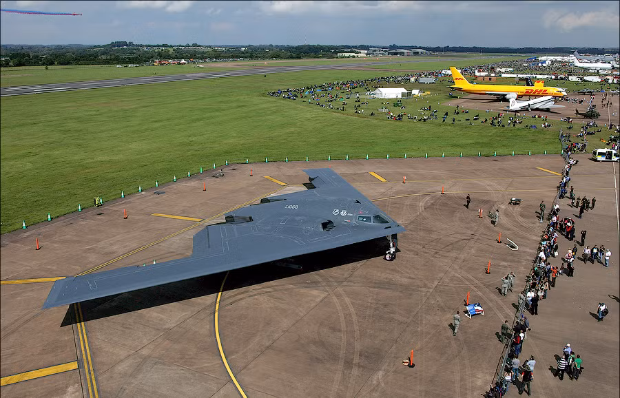 Ba chiếc B-2 tại căn cứ quân sự Whiteman ở Missouri đã tham gia ném bom Libya. Những chiếc B-2 này thực hiện nhiệm vụ bay trong vòng 25 giờ, thả 45 quả bom điều khiển, mỗi quả nặng khoảng 2.200 kg xuống Libya. Sau đó, chúng bay trở về căn cứ không quân Whiteman ở Missouri.