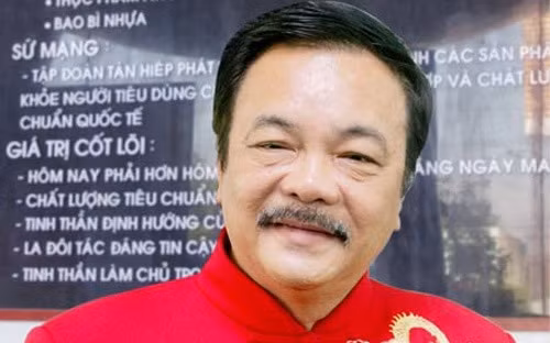 TS. Trần Quí Thanh, Chủ tịch kiêm Tổng giám đốc Tân Hiệp Phát. TS. Trần Quí Thanh, Chủ tịch kiêm Tổng giám đốc Tân Hiệp Phát.