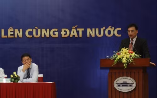 Viện trưởng Viện Kinh tế Việt Nam, TS. Trần Đình Thiên phát biểu tại cuộc tọa đàm “Doanh nhân trẻ Việt Nam 20 năm đi lên cùng đất nước” - Ảnh: CTV.
