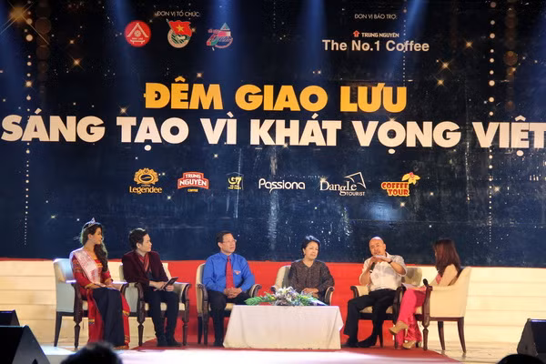 Đại sứ cà phê Việt Nam giao lưu với sinh viên Đại học Tây Nguyên với chủ đề “Sáng tạo vì khát vọng Việt” Đại sứ cà phê Việt Nam giao lưu với sinh viên Đại học Tây Nguyên với chủ đề “Sáng tạo vì khát vọng Việt”