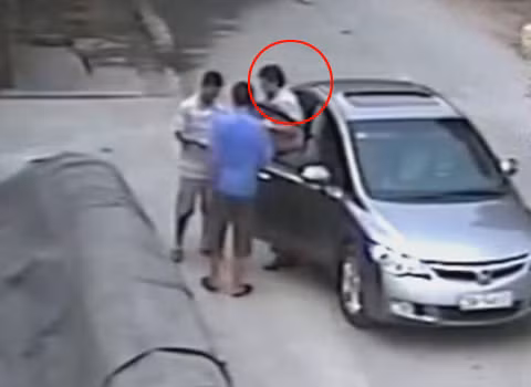 Ông Tây ăn mặc lịch sự, đi xe hơi xịn nhưng thực chất lại là một kẻ lừa đảo chuyên nghiệp: Ảnh: Dương Hoàng