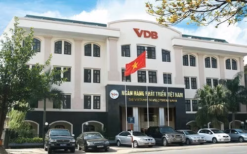 Chủ tịch Hôi đồng thành viên VDB cũng không được kiêm nhiệm vị trí Tổng giám đốc. Chủ tịch Hôi đồng thành viên VDB cũng không được kiêm nhiệm vị trí Tổng giám đốc.