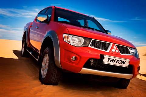 Hơn 700 chiếc Triton và gần 1.300 chiếc Pajero Sport thuộc diện triệu hồi. Hơn 700 chiếc Triton và gần 1.300 chiếc Pajero Sport thuộc diện triệu hồi.
