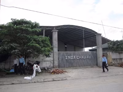 Ngân hàng phải cử nhân viên, thuê công ty bảo vệ canh chừng hàng hóa của Cty Inox Châu Âu (Hà Tây) 24/24 giờ. Ngân hàng phải cử nhân viên, thuê công ty bảo vệ canh chừng hàng hóa của Cty Inox Châu Âu (Hà Tây) 24/24 giờ.