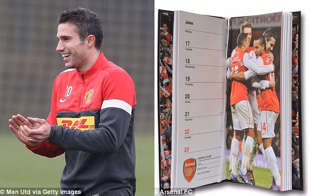 Van Persie đang dẫn đầu danh sách săn bàn Premier League mùa này cùng M.U nhưng vẫn có hình trong bộ lịch của đội bóng cũ Arsenal. Van Persie đang dẫn đầu danh sách săn bàn Premier League mùa này cùng M.U nhưng vẫn có hình trong bộ lịch của đội bóng cũ Arsenal.