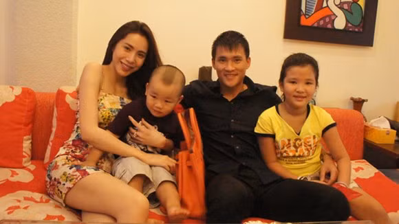 Công Vinh và Thủy Tiên mong muốn sẽ có có con trai lẫn gái, và họ đã có niềm vui ngay ngày đầu năm 2013. Công Vinh và Thủy Tiên mong muốn sẽ có có con trai lẫn gái, và họ đã có niềm vui ngay ngày đầu năm 2013.