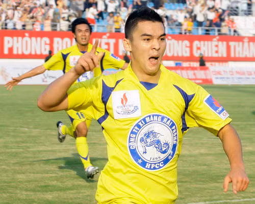 Đặng Văn Robert từng chơi cho Hải Phòng ở V-League 2011. Đặng Văn Robert từng chơi cho Hải Phòng ở V-League 2011.
