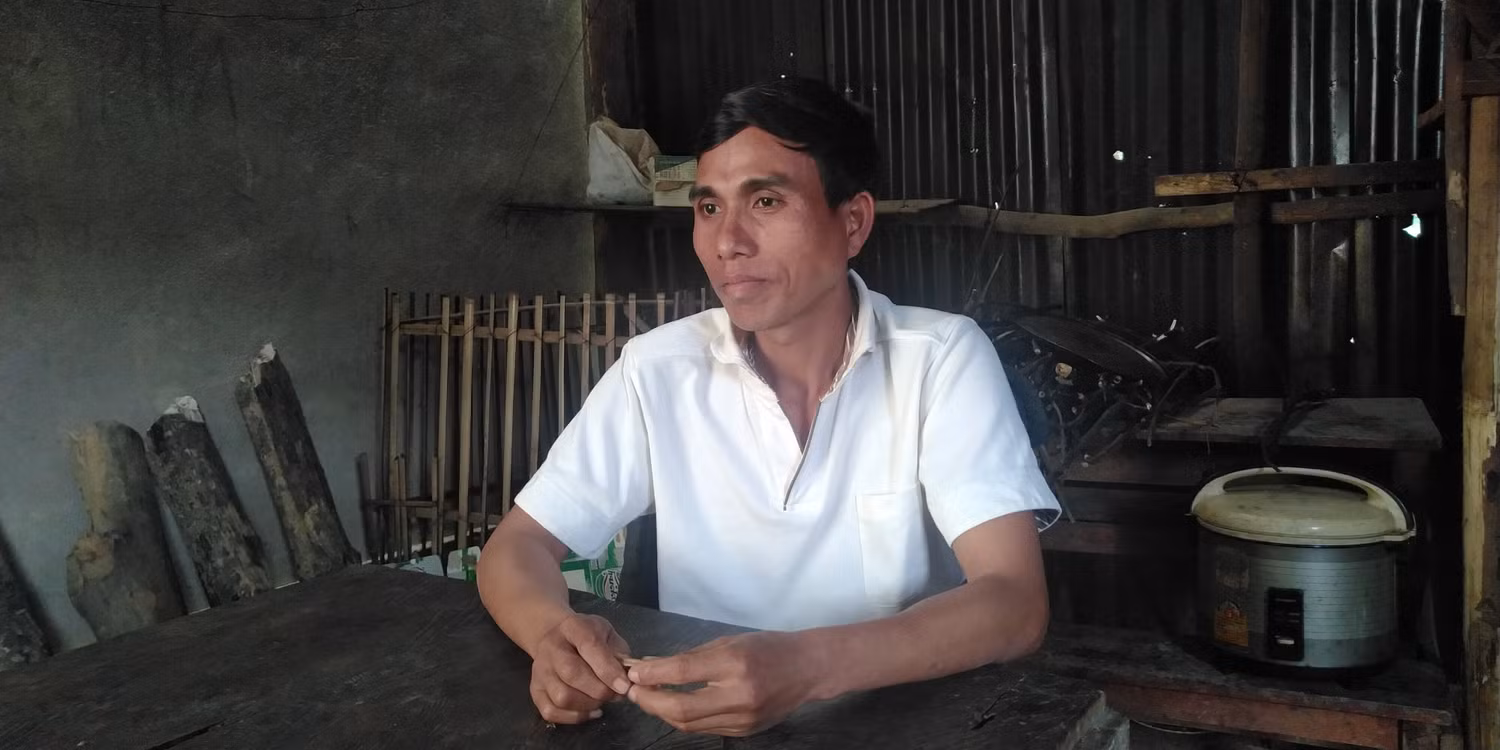 Thầy Hồ Văn Phùng nghĩ về câu chuyện giáo dục của mình, thầy ví nó như một giấc mộng dài đã qua. (Ảnh: LC)