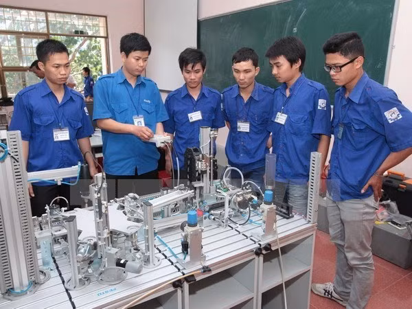 Tổng cục Giáo dục nghề nghiệp yêu cầu đẩy mạnh ứng dụng công nghệ thông tin trước tác động của bệnh Convid-19. Ảnh minh họa: TTXVN Tổng cục Giáo dục nghề nghiệp yêu cầu đẩy mạnh ứng dụng công nghệ thông tin trước tác động của bệnh Convid-19. Ảnh minh họa: TTXVN